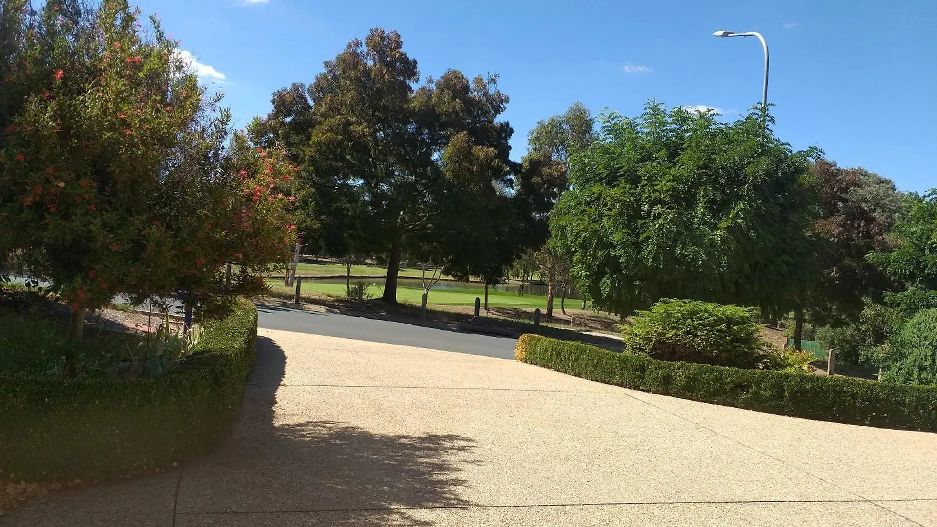 Homestay Sweet Home By The Golf Course Canberra